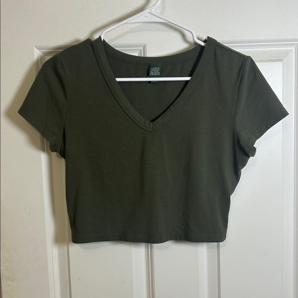 Wild Fable Short Sleeve V-Neck crop Top size medium olive green cropped shirt